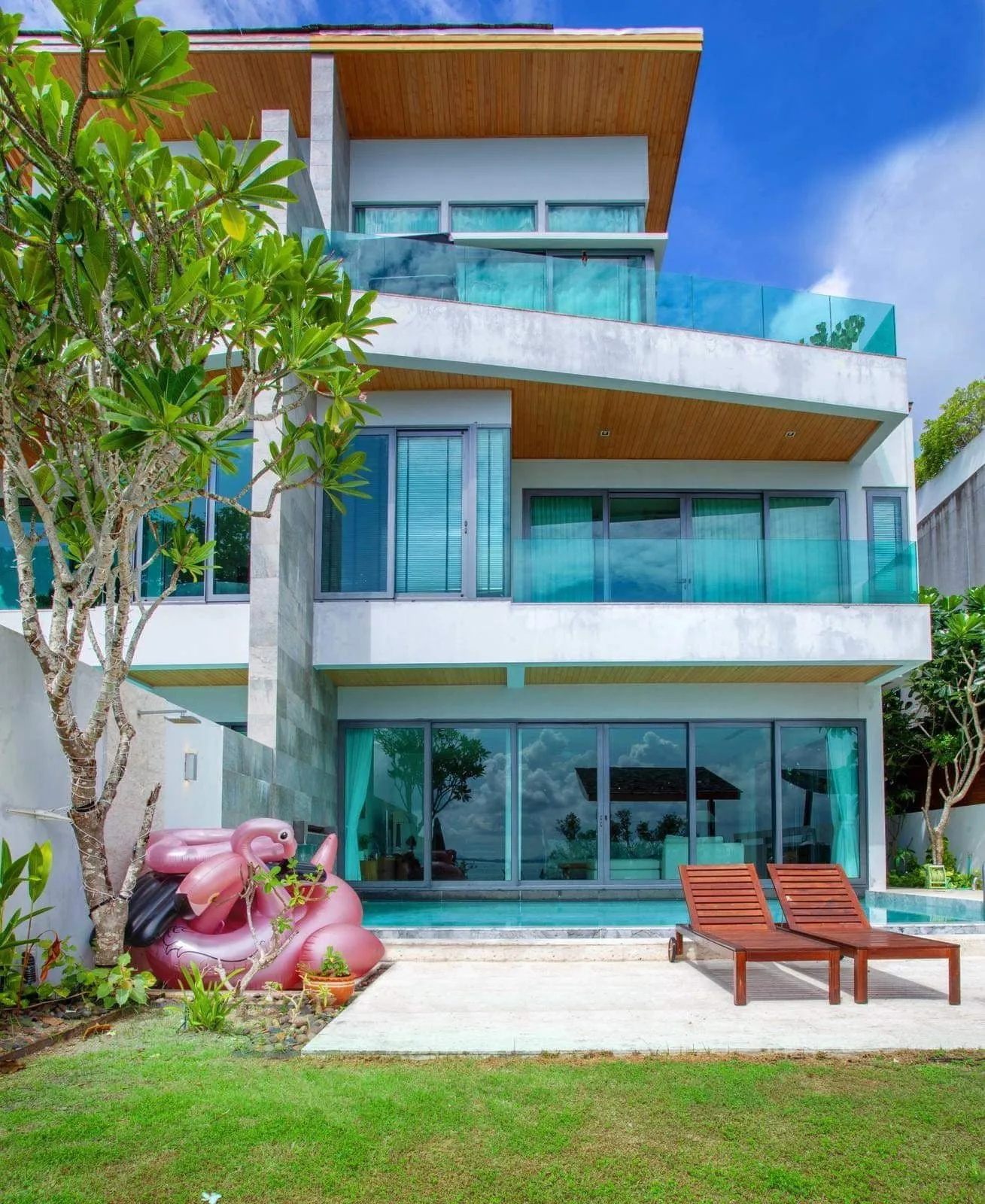 3 Bedrooms Beachfront Villa In Rawai