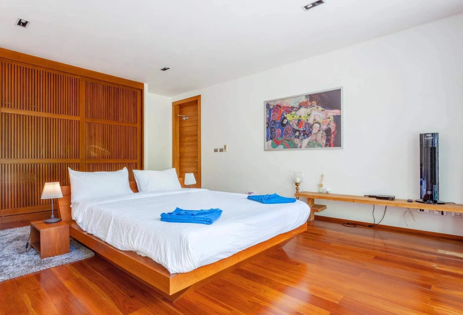 3 Bedrooms Beachfront Villa In Rawai